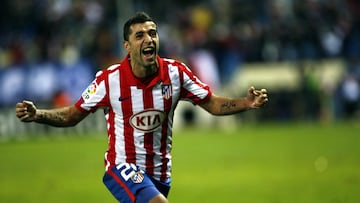 Simao celebra un gol con el Atlético.