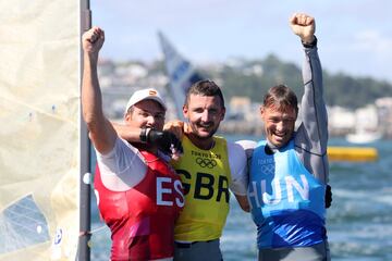 El podium de la carrera, Giles Scott, Zsombor Berecz y Joan Cardona.