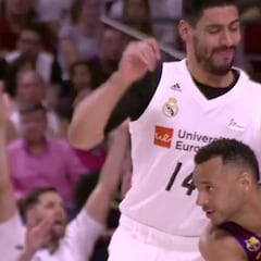 El Barcelona echa humo por esta acción de Ayón sobre Hanga