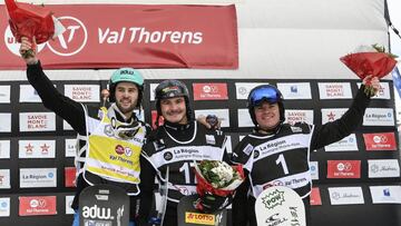 Winner Germany&#039;s Paul Berg (C), second-placed Australia&#039;s Adam Lambert (R) and third-placed Spain&#039;s Lucas Eguibar (L) celebrate on a podium of the FIS Snowboard Cross Men World Cup on December 13, 2017 in Val Thorens, in the French Alps.   / AFP PHOTO / PHILIPPE DESMAZES