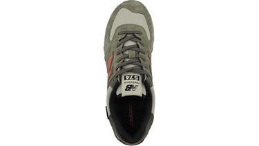 Novedosas, diferentes y sencillas: así son las New Balance 574 para hombre en color verde