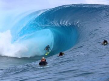 Se está rodando en Teahupoo el remake del clásico de 1991 'Point Break' o más conocido en España como 'Le llaman Bodhi'. La película de acción estadounidense está siendo dirigida por Ericson Core y protagonizada por Edgar Ramírez, Luke Bracey, Teresa Palmer y Ray Winstone. En la imagen el surfista Matahi Drollet.  