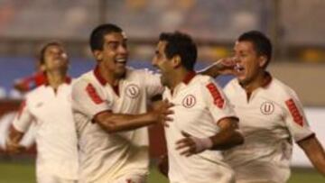 Los jugadores del Universitario durante un partido. 