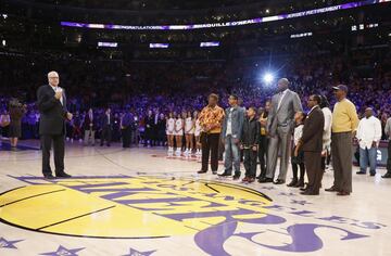 "Te quiero dar las gracias por tu dedicación, liderazgo y duro trabajo", le dijo Jackson a Shaquille, al que acompañó su familia.