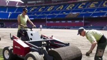 <b>UN CLÁSICO. </b>Replantar el césped del Camp Nou es imagen habitual.