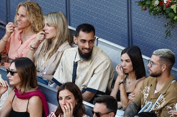 Borja Iglesias y Aitor Ruibal durante la final femenina entre Iga Swiatek y Aryna Sabalenka.