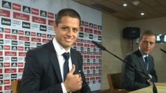 Chicharito, junto a Butrague&ntilde;o.