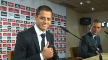 Chicharito, junto a Butrague&ntilde;o.