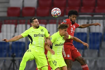 Kingsley Coman con Marcos Llorente y Héctor Herrera.