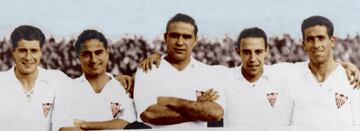 El 13 de octubre de 1940 el Valencia recibió una de las goleadas más abultadas de su historia. El Sevilla le hizo un 10-3 con goles de López (4), Campanal (3), Torrontegui (2) y Ricardo (1). Por el Valencia marcaron Asensi (2) y Mundo. En la foto" los stuka" del Sevilla, la delantera formada por López, Torrontegui, Campanal, Raimundo y Berrocal.