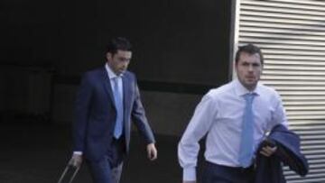 <b>CAMINO DE VILLARREAL. </b>Salva Sevilla, Molina y Chica partían ayer por la tarde camino de Villarreal. El primero podría tener minutos y en las piernas del delantero alcoyano se buscan goles.