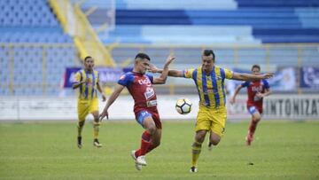 El jugador salvadore&ntilde;o solicit&oacute; ayuda a las l&iacute;neas de emergencia en El Salvador para &eacute;l y sus hijos, pero estos no acudieron al llamado de un posible caso de COVID-19.