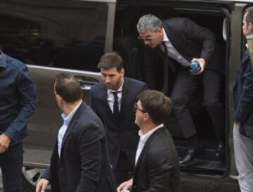 Messi arrives at the court house.