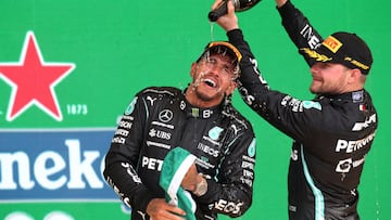 Valtteri Bottas y Lewis Hamilton en el podio