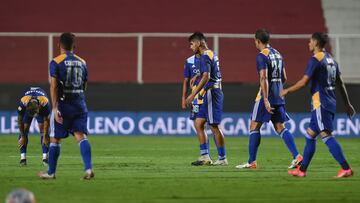 SANTA FE, ARGENTINA - APRIL 11: Carlos Tevez of Boca Juniors leave the pitch with his teammates after losing a match between Union and Boca Juniors as part of Copa de la Liga Profesional 2021 at Estadio 15 de Abril on April 11, 2021 in Santa Fe, Argentina. (Photo by Luciano Bisbal/Getty Images)