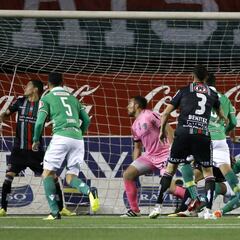 Santos lidera remontada de Audax que escapa del fondo