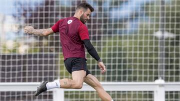 Herrerín toca ya balón en Lezama.
