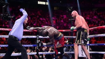 Deontay Wilder es noqueado por Tyson Fury.