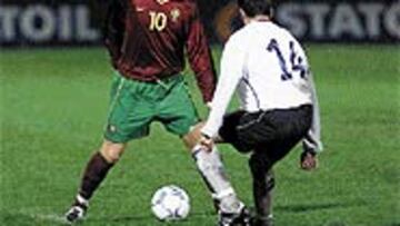 <B>PRETENDIDO</B>. El jugador portugués espera noticias desde el Mundial de Japón. Las negociaciones entre el Celta y el Sporting no parecen estar bien encauzadas.