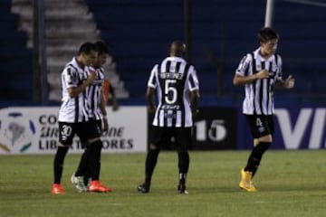 Palestino se encontró con un rival que le planteo un juego parecido al que practican ellos.