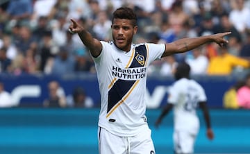 El más reciente fue el jugador de LA Galaxy, quien por error subió a instagram, una fotografía con una mujer que aparecía desnuda.