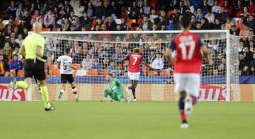 0-1. Victor Oshimen marcó el l primer gol.