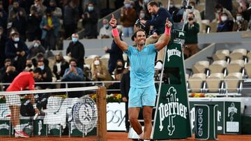 Rafa Nadal celebra su victoria ante Novak Djokovic en la final de Roland Garros 2020.