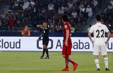 El japonés anotó el gol de la honra pero tuvo que esperar para celebrarlo porque se anuló por fuera de juego pero el VAR rectificó la decisión inicial para dar valor al gol japonés.