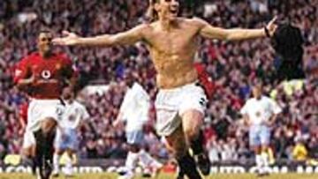 Diego Forlán es un crack, titular indiscutible en Uruguay, un delantero que desequilibra un encuentro