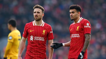 LIVERPOOL, ENGLAND - FEBRUARY 16: Diogo Jota of Liverpool next to team-mate Luis Diaz during the Premier League match between Liverpool FC and Wolverhampton Wanderers FC at Anfield on February 16, 2025 in Liverpool, England. (Photo by Chris Brunskill/Fantasista/Getty Images)