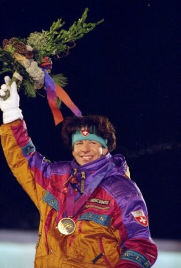 Vreni Schneider se retiró en 1995. Obtuvo cinco medallas Olímpicas: dos oros en eslalon gigante y eslalon en Calgary 1988 y otro oro en eslalon, una plata en combinada y un bronce en eslalon gigante en Lillehammer 1994. Además, consiguió tres Campeonatos del Mundo en eslalon gigante en 1987 y 1989, y en eslalon en 1991, dos platas en eslalon y combinada en 1989, y un bronce en combinada en 1991. La esquiadora suiza ganó tres Generales de la Copa del Mundo, a parte seis Copas del Mundo en eslalon y cinco en eslalon gigante, con un total de 55 victorias.