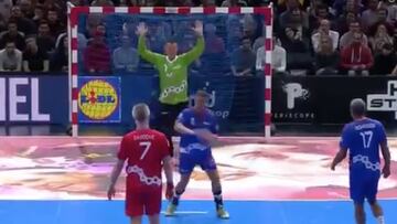 Nunca se vio algo así: el penalti de balonmano que te deja 'ido'