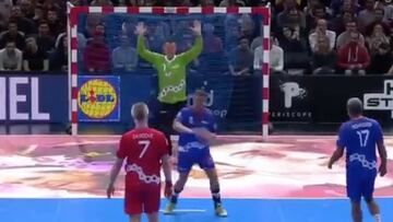 Nunca se vio algo as¨ª: el penalti de balonmano que te deja 'ido'