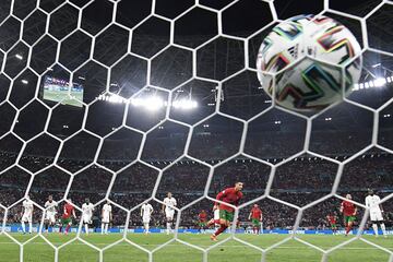 1-0. Cristiano Ronaldo marca de penalti el primer gol.