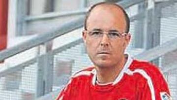 <b>EL LLANERO SOLITARIO. </b>Martí Alonso se ha gastado casi 1.500 euros para seguir 'in situ' a su Nàstic.