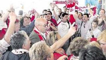 <b>MUCHA ILUSIÓN. </b>La mayoría de aficionados sevillistas que presenciarán in situ la final de la UEFA llegarán hoy a Eindhoven.
