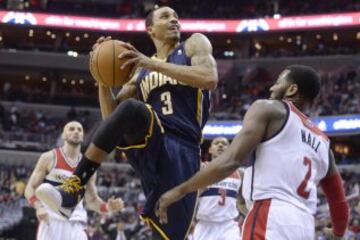 George Hill (C) ante John Wall (R).