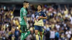 Nicolás Castillo se queja y se ríe del arbitraje ante América