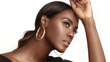 La presentadora Claudia Lozano se recupera luego de ser operada de urgencia.