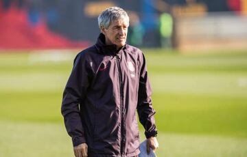 Quique Setien during the training session