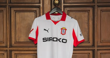 El permiso que no llegó y que obliga a improvisar una indumentaria