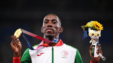 FILE PHOTO: Tokyo 2020 Olympics - Athletics - Men's Triple Jump - Medal Ceremony - Olympic Stadium, Tokyo, Japan - August 5, 2021. Gold medallist, Pedro Pablo Pichardo of Portugal celebrates on the podium REUTERS/Dylan Martinez/File Photo