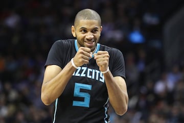 El alero francés firmó un buen contrato el pasado verano con los Hornets: cinco temporadas, la última opcional para el jugador, y 120 millones. Esta temporada ganará 22,4 millones.