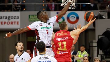 Una acción del partido entre Casademont Zaragoza y CB Granada.