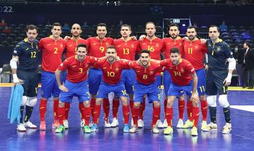 Los trece jugadores de España para el duelo