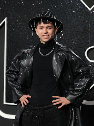 Mikey Angelo, cantante, modelo y actor tailandés, posa en la alfombra de los MTV Video Music Awards.