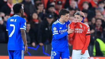 SL Benfica's Argentine forward #25 Gianluca Prestianni hides his mouth while arguing with Real Madrid's Brazilian forward #07 Vinicius Junior who complained about alleged racists insults during the UEFA Champions League knockout round play-off first leg football match between SL Benfica and Real Madrid CF at Estadio da Luz in Lisbon on February 17, 2026. (Photo by PATRICIA DE MELO MOREIRA / AFP)