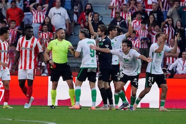 El Racing pierde también a Salinas y espera recuperar a Sangalli