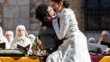 Varios actores durante la recreación del funeral de Isabel y Diego, a 23 de febrero de 2025, en Teruel, Aragón (España). La Fundación Bodas de Isabel organiza de manera anual el segundo o tercer fin de semana de febrero la representación histórica de la leyenda de Los Amantes de Teruel. Durante la celebración, la ciudad se decora como si fuera el siglo XIII y se convierte en el escenario de la recreación de las distintas escenas que conforman la leyenda. Está declarada Fiesta de Interés Turístico Nacional.
23 FEBRERO 2025;RECREACIÓN;FUNERAL;AMANTES;TERUEL;HISTÓRICA;MEDIEVAL
Javier Escriche / Europa Press
23/02/2025