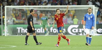 El lateral izquierdo sigue en activo y no ha cambiado de equipo desde 2012. Sigue siendo imprescindible en la alineación titular en el Barcelona. Desde que en plena Eurocopa 2012, en concreto el 28 de junio de 2012, tres días antes de la final ante Italia, Valencia y el Barcelona llegaron a un principio de acuerdo para el traspaso del jugador por un valor de 14 millones de euros, equipo en el que continúa activo.